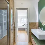 At Twenty-one - New Exclusive Panoramic Views! Nápoles